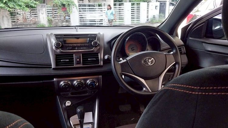 Toyota Yaris 2017 1.2 E Sedan เบนซิน ไม่ติดแก๊ส เกียร์อัตโนมัติ เทา รูปที่ 4