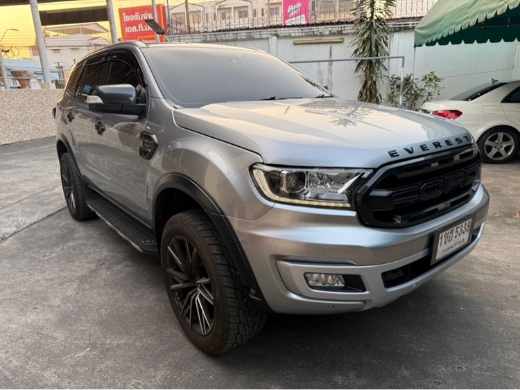 รถ Ford Everest 2.0 Titanium Plus สี เทา