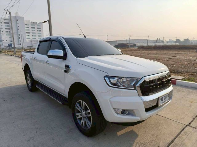 รถ Ford Ranger 2.2 XLT 4WD สี ขาว