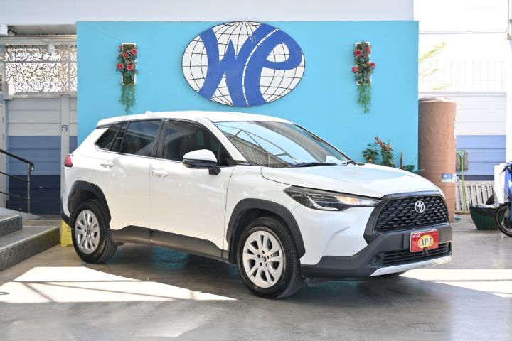 รถ Toyota Corolla Cross 1.8 Sport สี ขาว