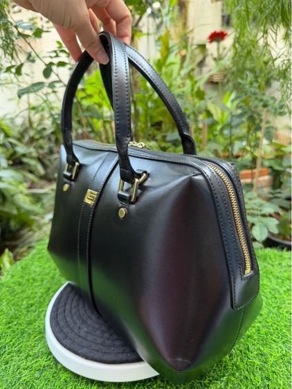 Guy Laroche กระเป๋าหนังแท้ สีดำ สภาพดีมาก พร้อมถุงผ้า 🔥 รูปที่ 5