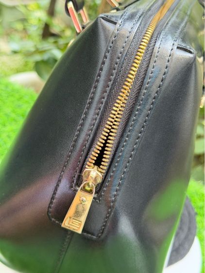 Guy Laroche กระเป๋าหนังแท้ สีดำ สภาพดีมาก พร้อมถุงผ้า 🔥 รูปที่ 12