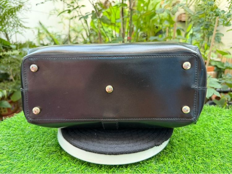 Guy Laroche กระเป๋าหนังแท้ สีดำ สภาพดีมาก พร้อมถุงผ้า 🔥 รูปที่ 7