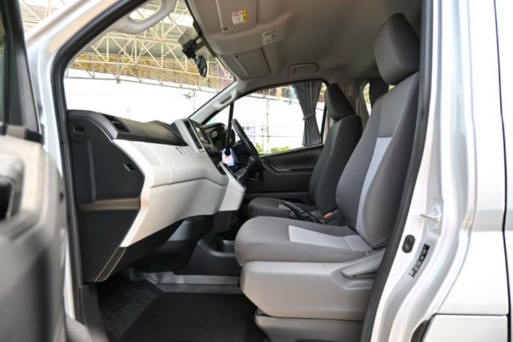 Toyota Hiace 2021 2.8 GL Van ดีเซล เกียร์ธรรมดา เทา รูปที่ 4