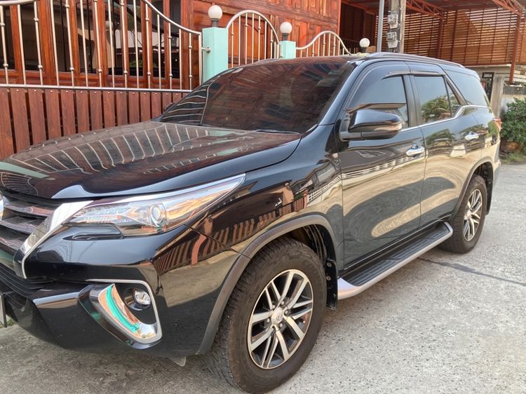 รถ Toyota Fortuner 2.4 V 4WD สี ดำ