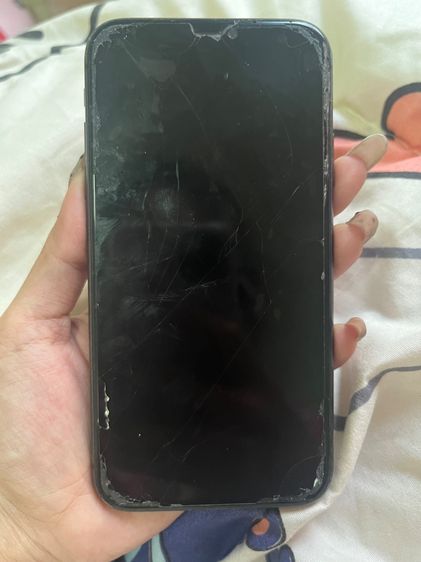 iPhone 11 มีตำหนิ