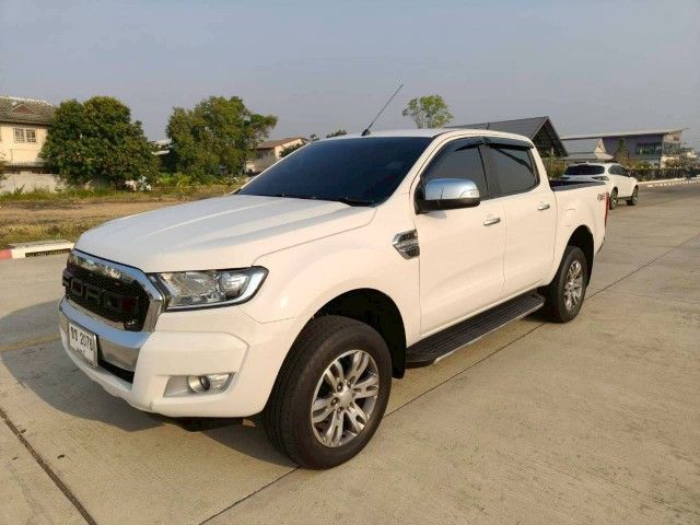 รถ Ford Ranger 2.2 XLT 4WD สี ขาว