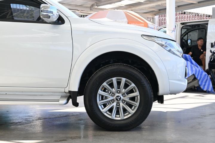 Mitsubishi Triton 2018 2.4 Plus GLS Pickup ดีเซล เกียร์อัตโนมัติ ขาว รูปที่ 2