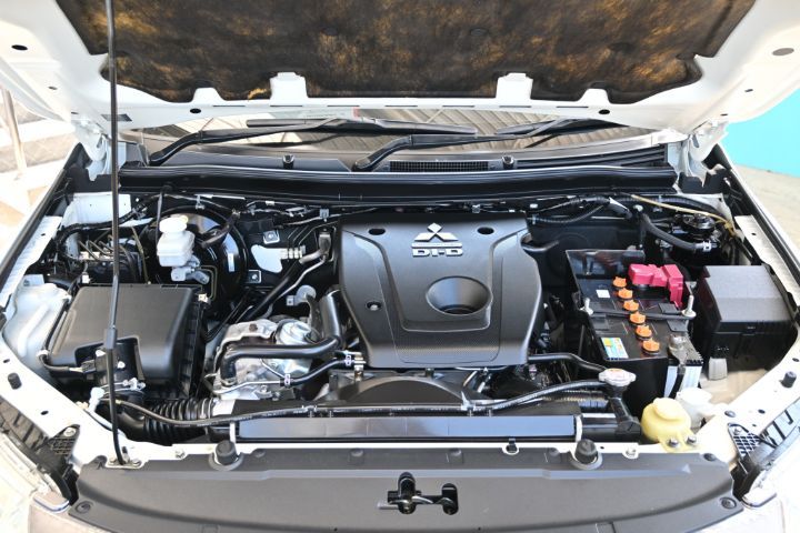 Mitsubishi Triton 2018 2.4 Plus GLS Pickup ดีเซล เกียร์อัตโนมัติ ขาว รูปที่ 4