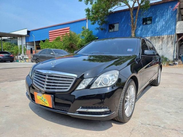 Mercedes-Benz E-Class 2012 E200 CGI Sedan เบนซิน ไม่ติดแก๊ส เกียร์อัตโนมัติ ดำ รูปที่ 4