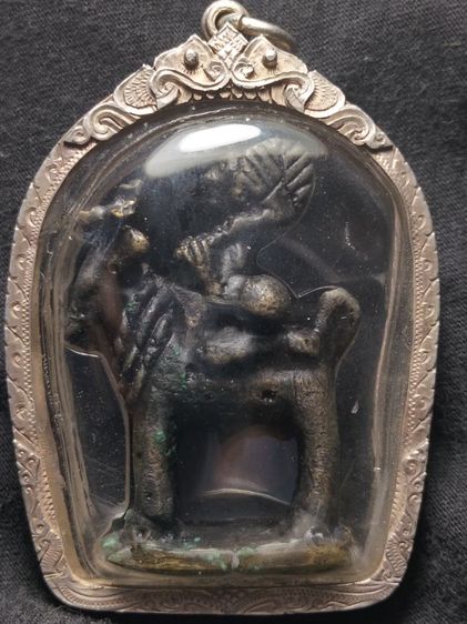 พระสิวลีทรงแพะหล่อโบราณไทยใหญ่เลี่ยมเงินแท้ยกซุ้ม