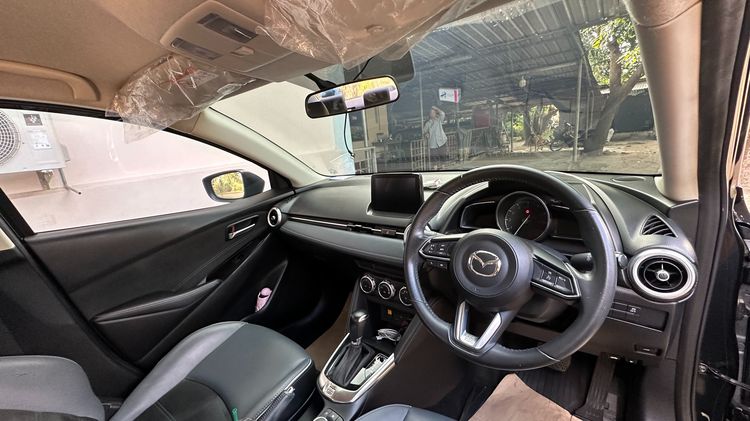 Mazda Mazda 2 2020 1.3 Skyactiv-G S Leather Sedan Sedan เบนซิน ไม่ติดแก๊ส เกียร์อัตโนมัติ ดำ รูปที่ 4