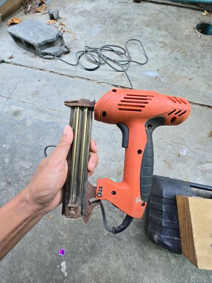 ปืนยิง แม็กตะป ไฟฟ้า รูปที่ 2