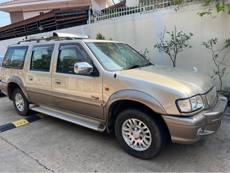 รถ Isuzu Adventure รุ่นย่อยอื่นๆ สี บรอนซ์ทอง