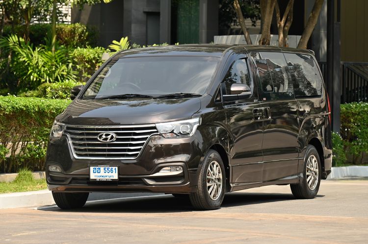 รถ Hyundai H-1  2.5 Elite สี น้ำตาล