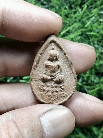 พระกลีบบัวเนื้อดินเก่าไม่รู้ที่