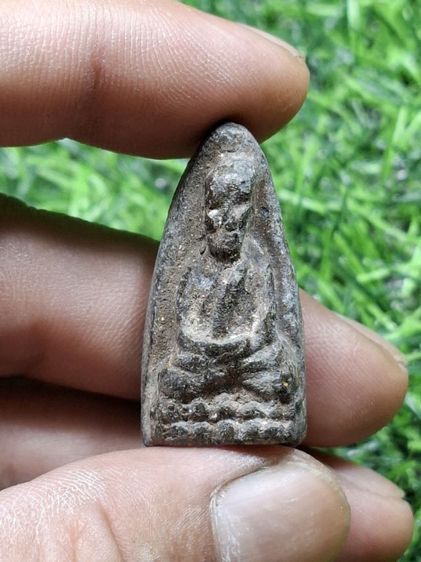 หลวงปู่ทวดเนื้อว่านเก่า มีเม็ดไขว่านขึ้นตามองค์พระ