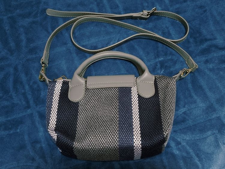 กระเป๋าสะพายสีเขียวลายน้ำเงินฟ้า รูปที่ 3