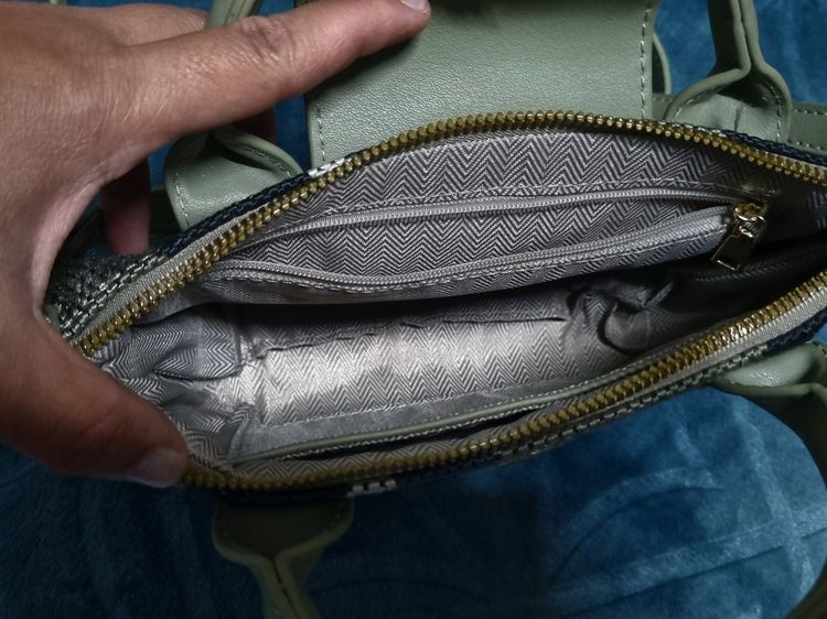 กระเป๋าสะพายสีเขียวลายน้ำเงินฟ้า รูปที่ 6