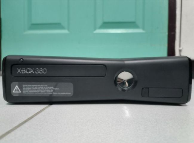 เครื่องเกมส์ Xbox Xbox 360 Xbox360 มือ2 เล่นแผ่นก๊อปได้ มีคลิปทดสอบเครื่องให้ดู (แถมจอย ,แผ่นเกม21แผ่น ,สายไฟ)