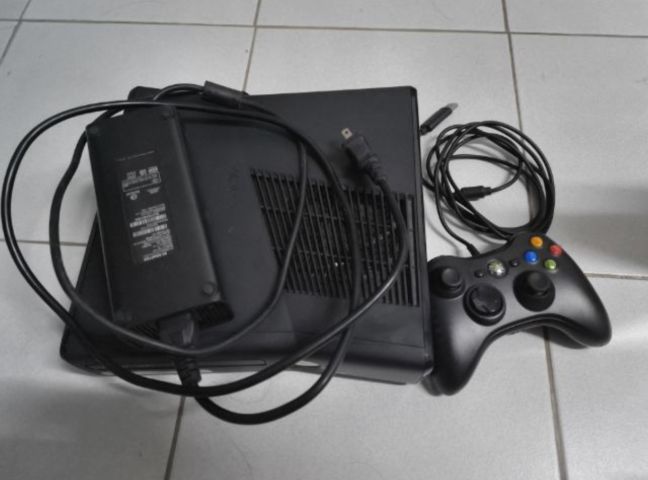 Xbox360 มือ2 เล่นแผ่นก๊อปได้ มีคลิปทดสอบเครื่องให้ดู (แถมจอย ,แผ่นเกม21แผ่น ,สายไฟ) รูปที่ 4