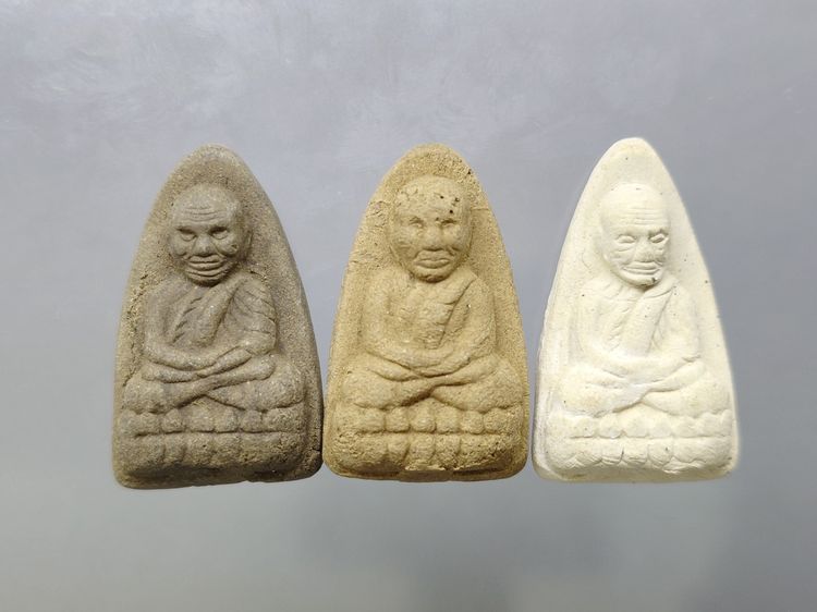 หลวงพ่อทวด เหยียบน้ำทะเลจืด ชุดเนื้อว่าน หลังอาจารย์ทิม นวะ พิมพ์โบราณย้อนยุค รุ่น 101 ปี อาจารย์ทิม ปี2556 พร้อมตลับเดิม รูปที่ 3