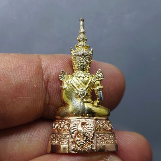 พระพุทธมหามณีรัตนปฏิมากร (พระแก้วมรกต) เนื้อเงินสามกษัตริย์ กรมสรรพสามิต ครบรอบ 64 ปี พ.ศ.2539 พร้อมกล่องเดิม รูปที่ 4