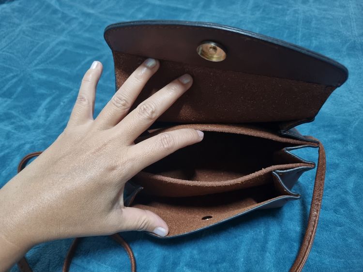 กระเป๋าสะพายสีน้ำตาล รูปที่ 3