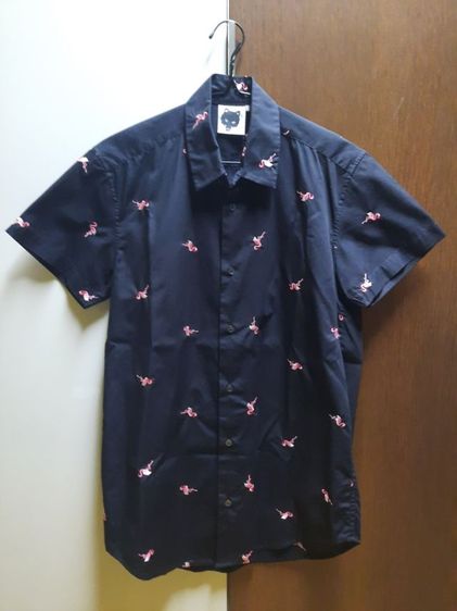 M อื่นๆ เสื้อเชิ้ตแขนสั้นสีดำ ลายปักนกฟลามิงโก้