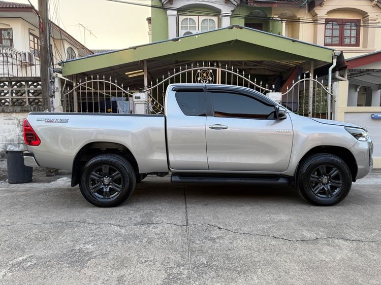 Toyota Hilux Revo 2022 Smart Cab 2.4 Mid Prerunner Pickup ดีเซล ไม่ติดแก๊ส เกียร์อัตโนมัติ เงิน รูปที่ 4