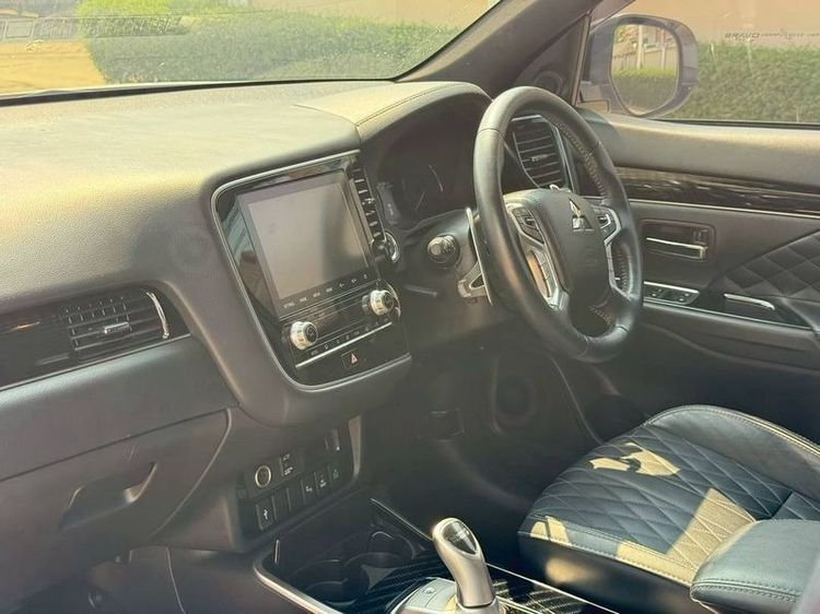 Mitsubishi Outlander 2021 Phev 2.4 GT Premium 4WD Utility-car ไฮบริด ไม่ติดแก๊ส เกียร์อัตโนมัติ ขาว รูปที่ 4