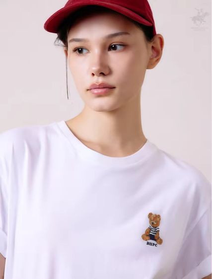 สื้อยืดคอกลมแขนสั้นสีขาว