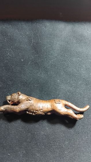 พญาเสือเสาร์5มหายันต์ปืนแตกรุ่นแรกรวยทันใจเนื้อทองแดง หลวงปู่เร็ววัดหนองโน จ.อุบลราชธานี ปี2557 เลข1958 รูปที่ 2