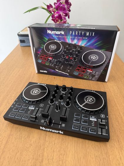 🎧 Numark Party Mix DJ Controller — Like New (Boxed)
