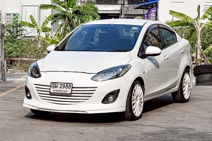 Mazda Mazda 2 2011 1.5 Elegance Groove Sedan เบนซิน ไม่ติดแก๊ส เกียร์อัตโนมัติ ขาว รูปที่ 4