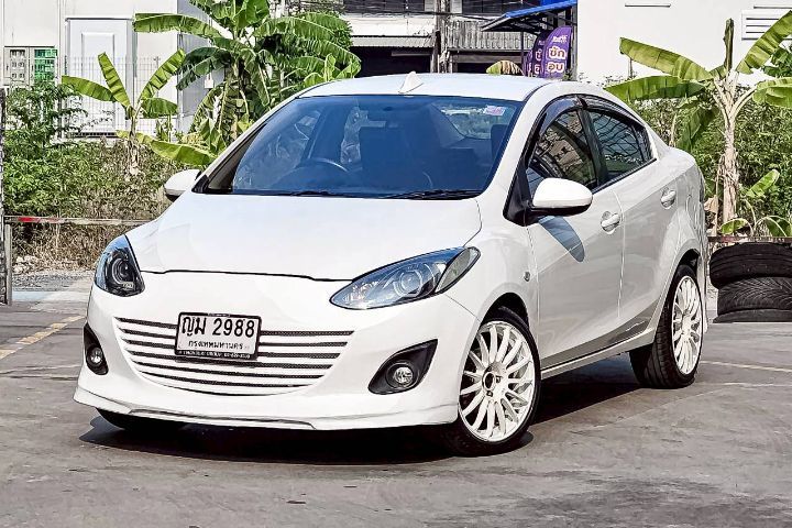 รถ Mazda Mazda 2 1.5 Elegance Groove สี ขาว