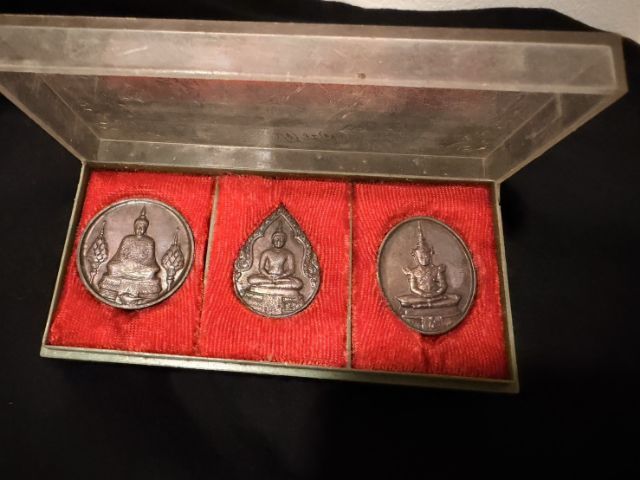 พระบ้านสนใจถามราคาทางข้อความค่ะ