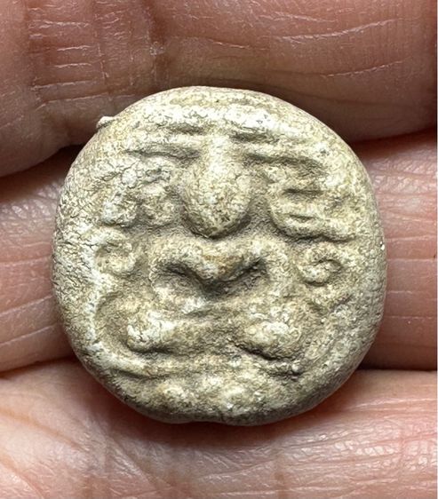 🙏พระผงจันทร์ลอย เก่า  ไม่ทราบที่🙏พระสมเด็จพิมพ์โบราณฐานห้าชั้น มึซ่อมมุมเดิม องค์ละ1000