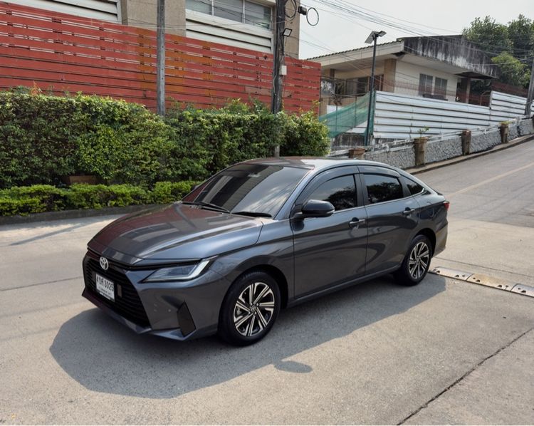 Toyota Yaris ATIV 2023 1.2 Premium Luxury Sedan เบนซิน ไม่ติดแก๊ส เกียร์อัตโนมัติ เทา