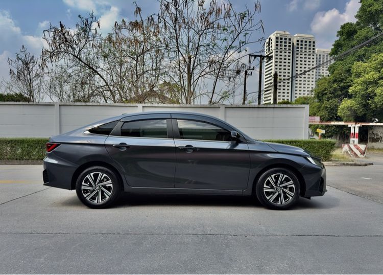 Toyota Yaris ATIV 2023 1.2 Premium Luxury Sedan เบนซิน ไม่ติดแก๊ส เกียร์อัตโนมัติ เทา รูปที่ 3