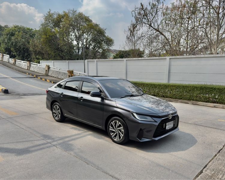 Toyota Yaris ATIV 2023 1.2 Premium Luxury Sedan เบนซิน ไม่ติดแก๊ส เกียร์อัตโนมัติ เทา