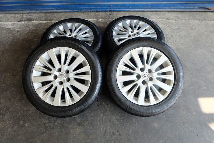 🤩 Alphard 20 18นิ้ว  Top Model  แถมยาง Goodyear 225 55R18  ปี22 