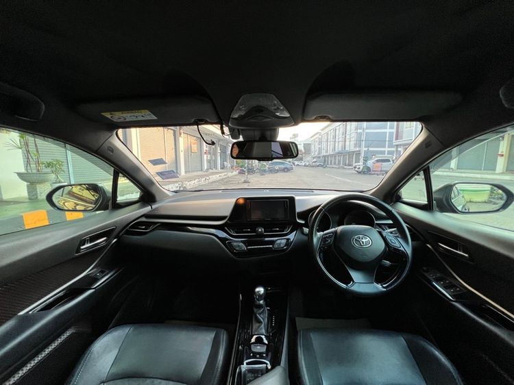 Toyota C-HR 2019 1.8 Hybrid Hi Sedan ไฮบริด เกียร์อัตโนมัติ ดำ รูปที่ 4