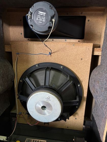 ลำโพง 15 นิ้วสองทางโครงหล่อแหลมใหญ่ปากปิเนียมแอมป์ในตัวสวยมากใช้ไฟ 220 ได้เลย ไม่ผิดหวังลำโพงก็คุ้มแล้วครับ ( ต้องการใช้พื้นที่ครับ ) รูปที่ 11