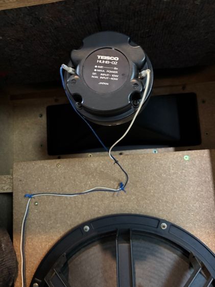 ลำโพง 15 นิ้วสองทางโครงหล่อแหลมใหญ่ปากปิเนียมแอมป์ในตัวสวยมากใช้ไฟ 220 ได้เลย ไม่ผิดหวังลำโพงก็คุ้มแล้วครับ ( ต้องการใช้พื้นที่ครับ ) รูปที่ 15