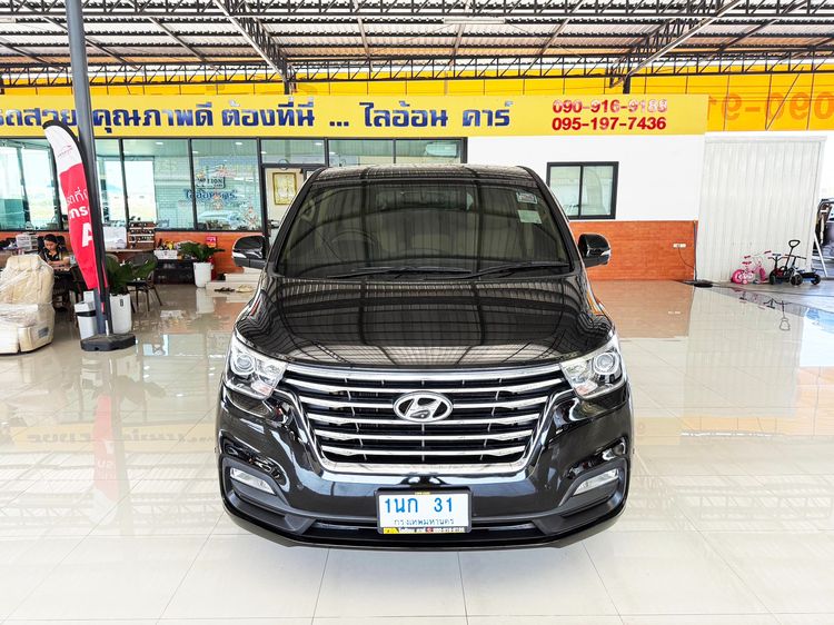 Hyundai H-1 2020 2.5 Deluxe Van ดีเซล ไม่ติดแก๊ส เกียร์อัตโนมัติ ดำ รูปที่ 2
