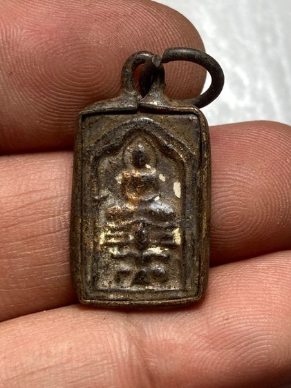 พระเลี่ยมเก่า