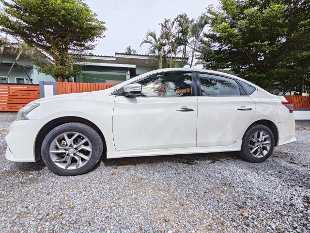 รถ Nissan Sylphy 1.6 SV สี ขาว