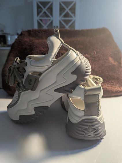 รองเท้าผ้าใบแฟชั่น รูปที่ 2