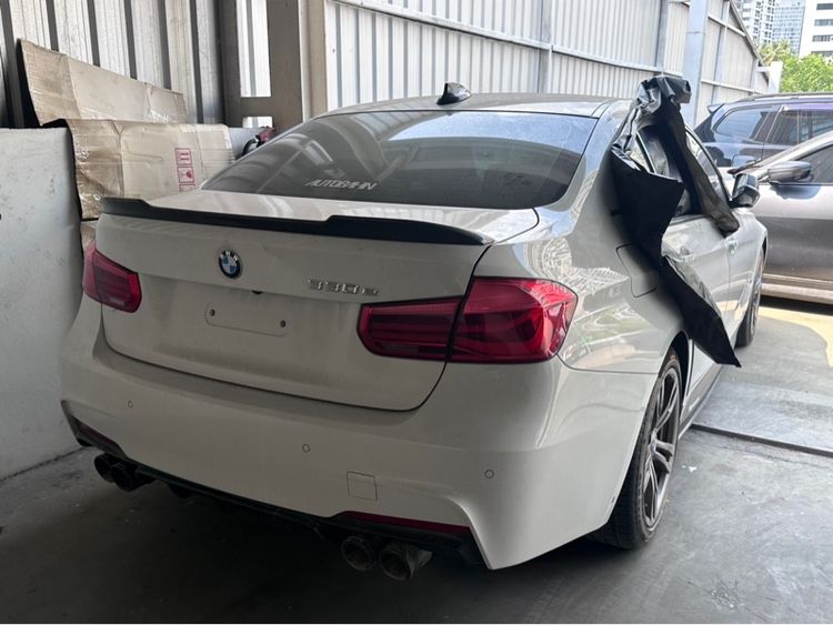 BMW Series 3 2016 330e Sedan ปลั๊กอินไฮบริด (PHEV) เกียร์อัตโนมัติ ขาว รูปที่ 2